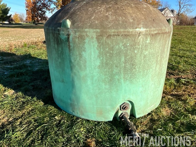 green-1,400-gallon-poly-tank-image-12