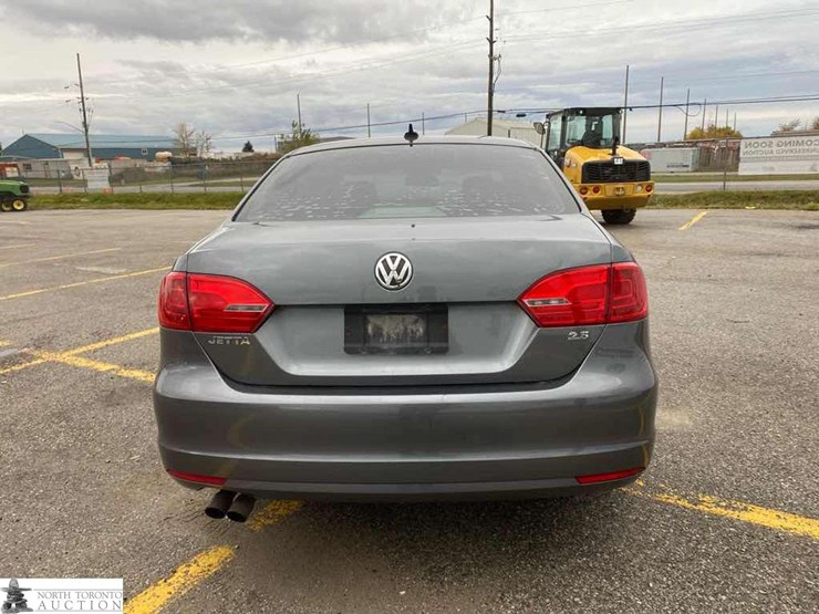 2011-volkswagen-jetta-comfortline-4dr-sedan-image-5