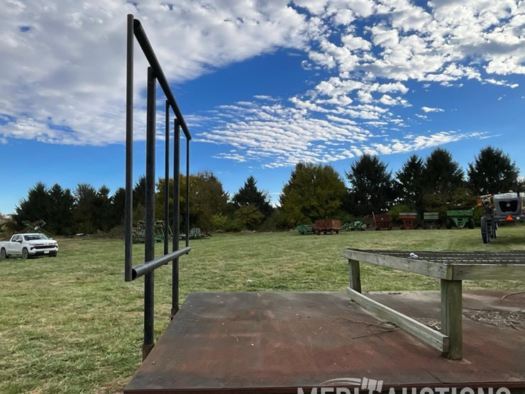 20ft.-hay-rack-with-steel-deck-image-24