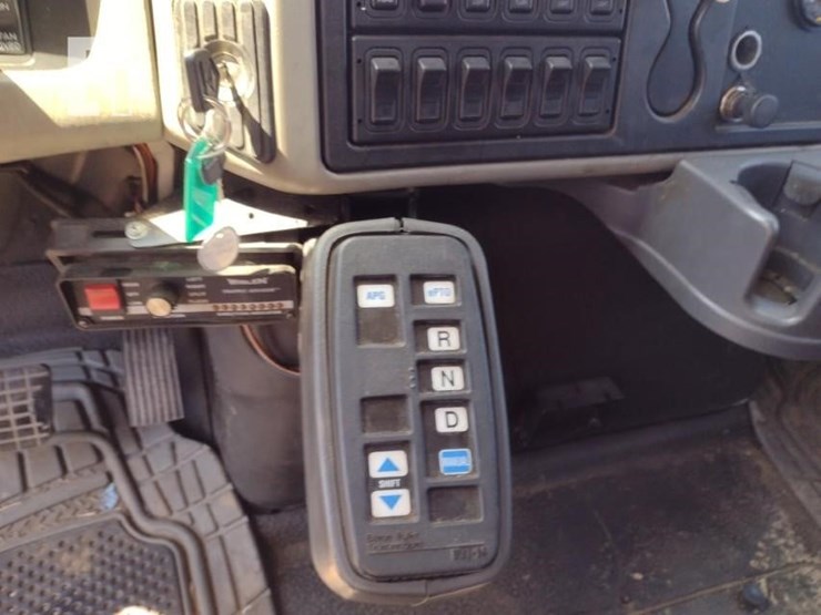 2008-international-durastar-4300-image-10