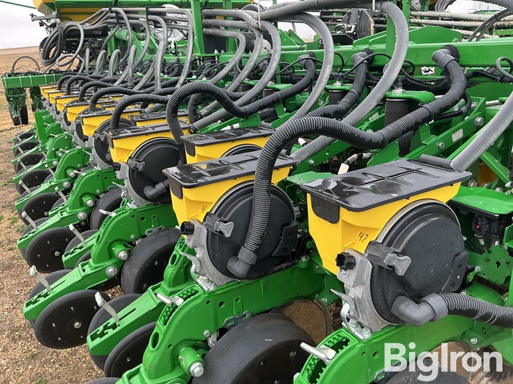 2025-john-deere-db60-image-13