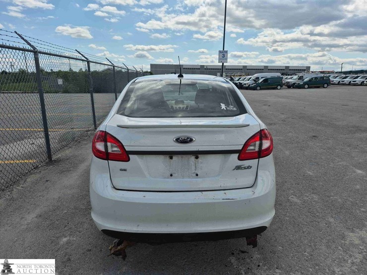 non-operable-2013-ford-fiesta-se-image-5