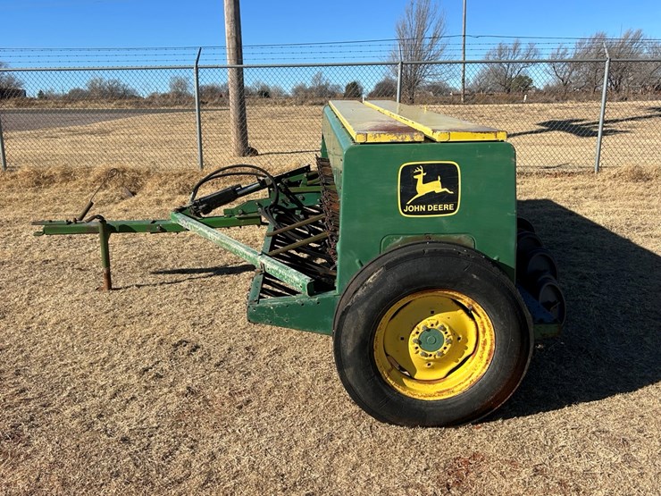 john-deere-8300-image-2