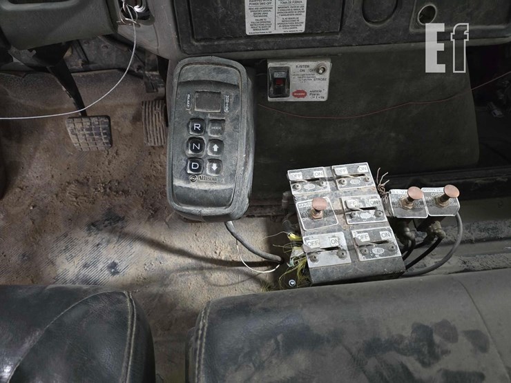 2009-international-durastar-4300-image-15