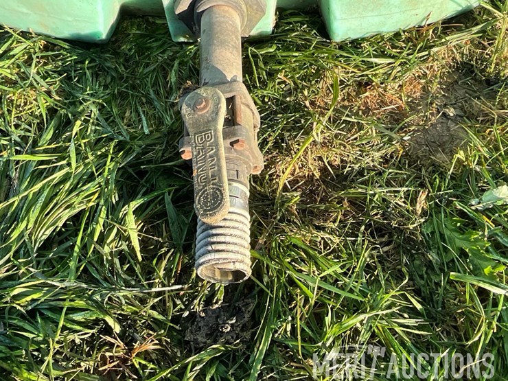 green-1,400-gallon-poly-tank-image-10