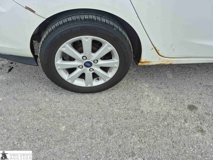 non-operable-2013-ford-fiesta-se-image-8