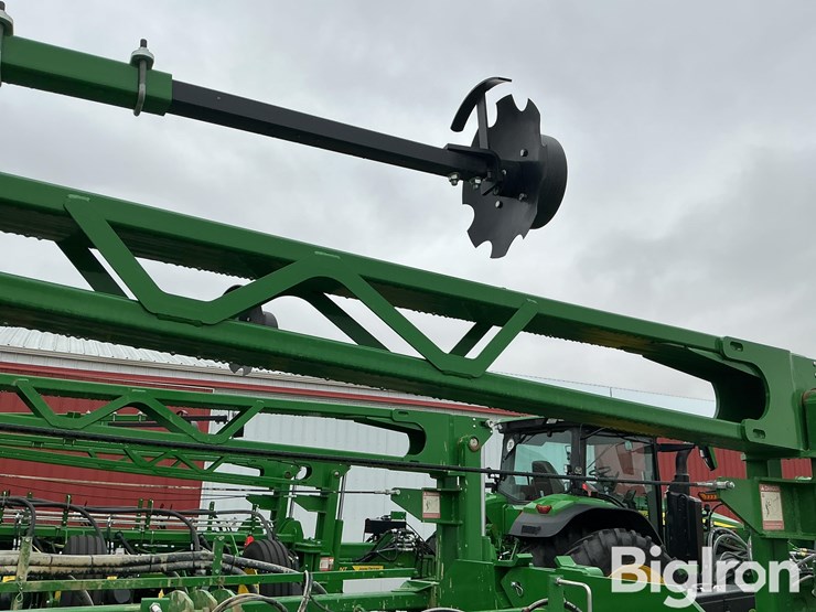 2025-john-deere-db60-image-16