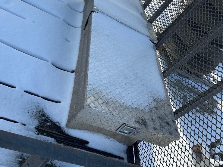 3313---single-axle-utility-trailer-&-truck-toolbox-image-4