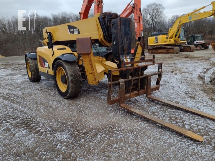 2015-caterpillar-tl1055c-image-29