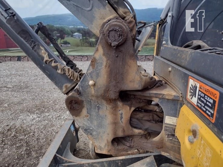 2022-deere-26g-image-25