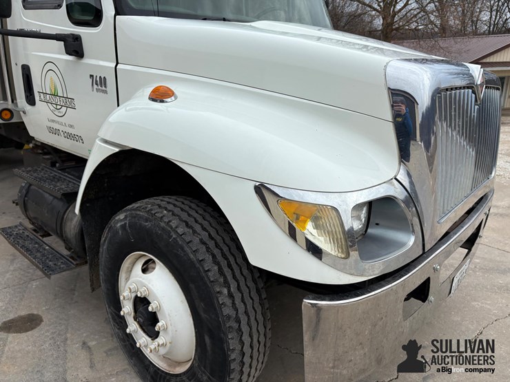 2004-international-7400-image-13