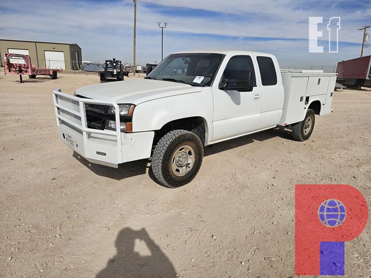 2004-chevrolet-silverado-2500hd-image-11