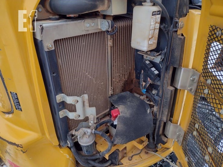 2016-deere-35g-image-43