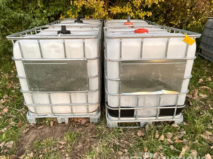 (4)-250-gallon-poly-totes-image-2