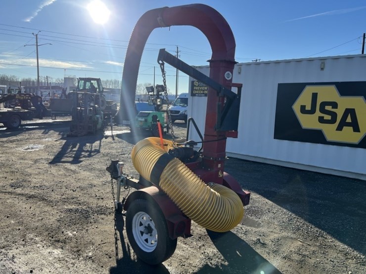 2012-giant-vac-tl29202bvg-towable-leaf-vacuum-image-6