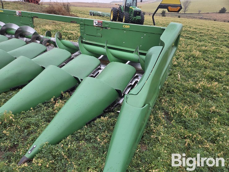 2022-john-deere-c8r-image-9