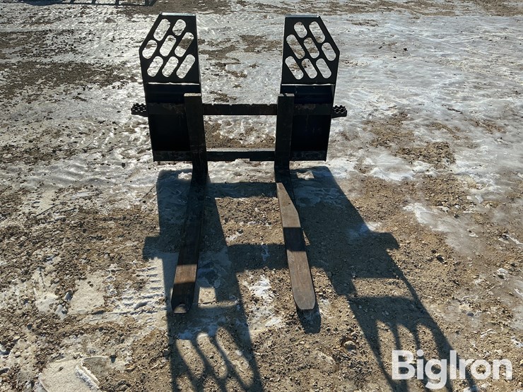 2015-melecio-4'-skid-loader-mount-pallet-forks-image-2