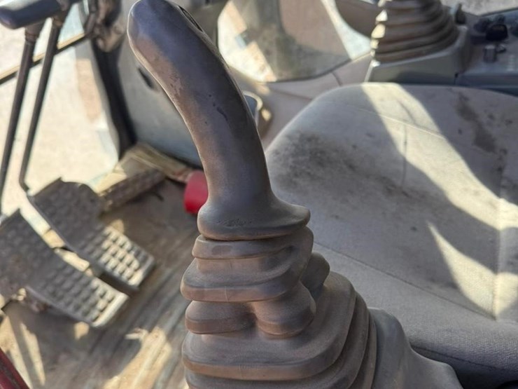 2015-deere-470g-lc-image-13