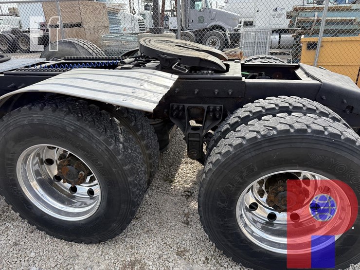 2012-caterpillar-ct660s-image-6