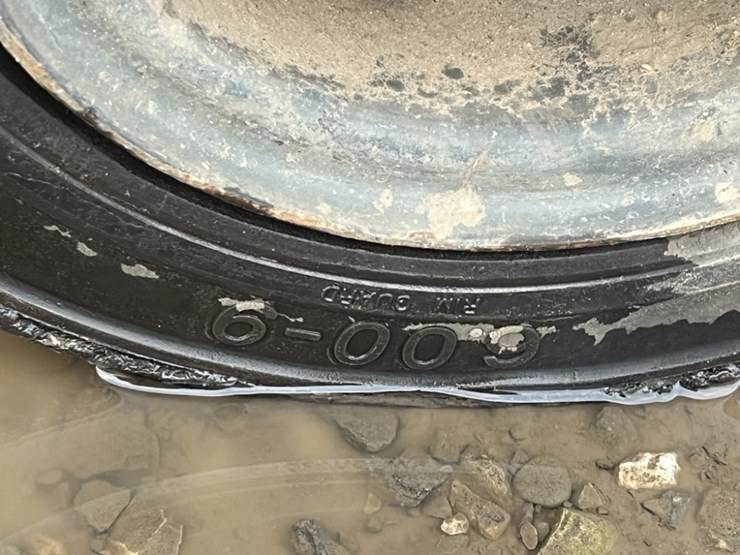 2008-mitsubishi-fg25n-image-16