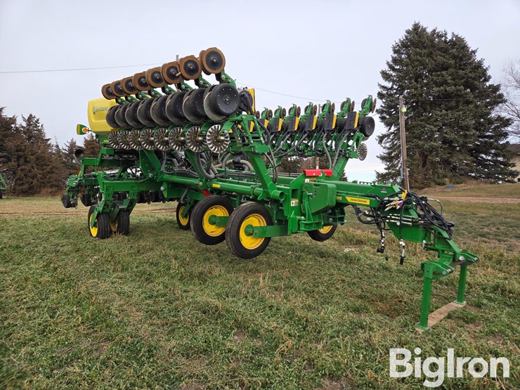 2022-john-deere-1795-image-3