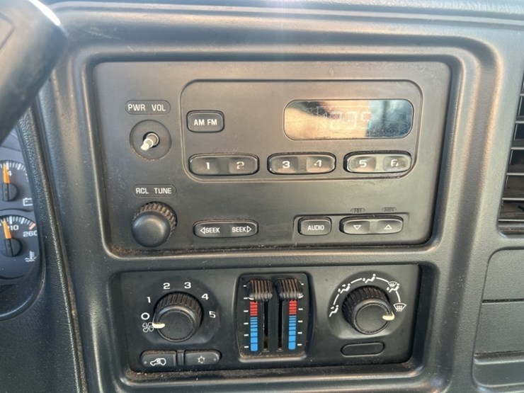 2004-chevrolet-silverado-3500-image-30