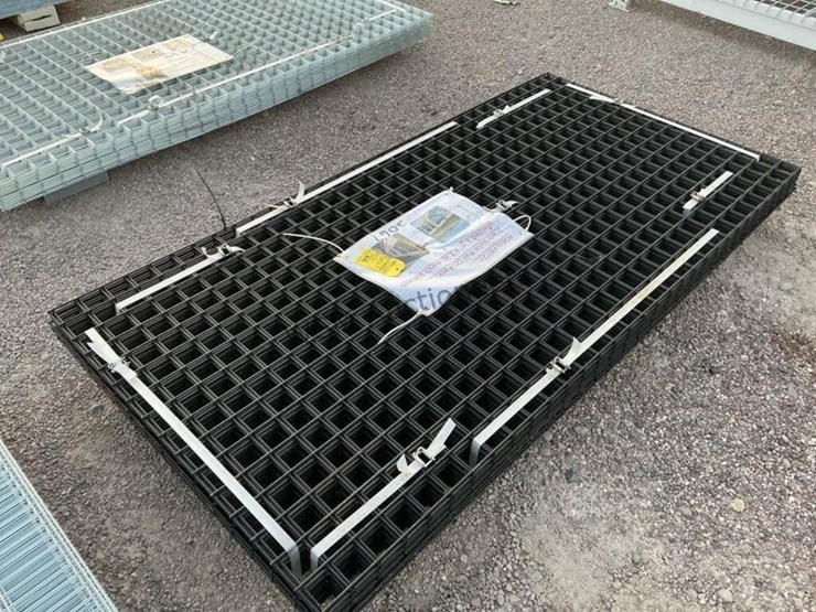 (20)-black-metal-rail-panels-image-2