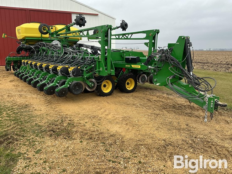 2025-john-deere-db60-image-3