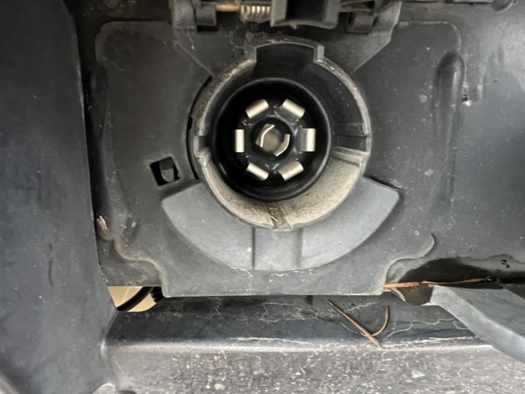 2016-chevrolet-suburban-image-21