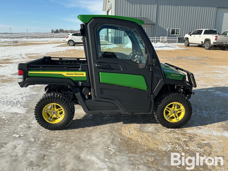 2023-john-deere-gator-image-4