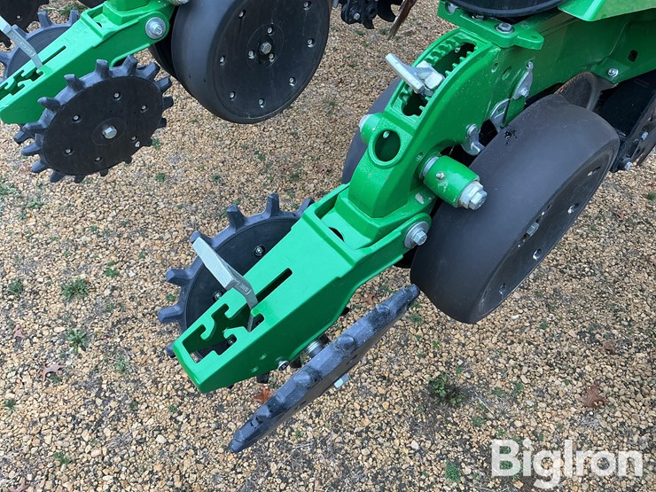 2025-john-deere-1775nt-image-13