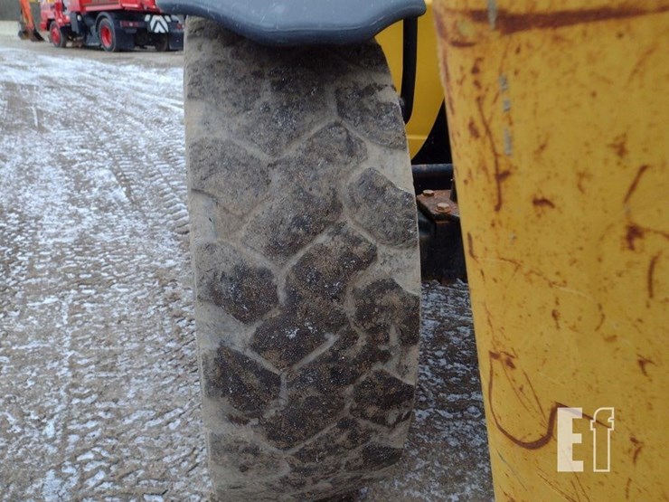 2015-caterpillar-tl1055c-image-22