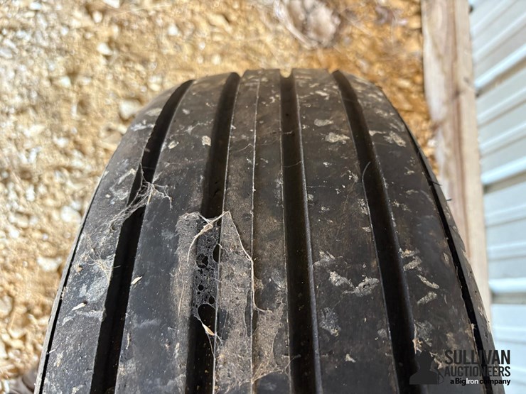 9.5l-15sl-tire-on-5-bolt-rim-image-7