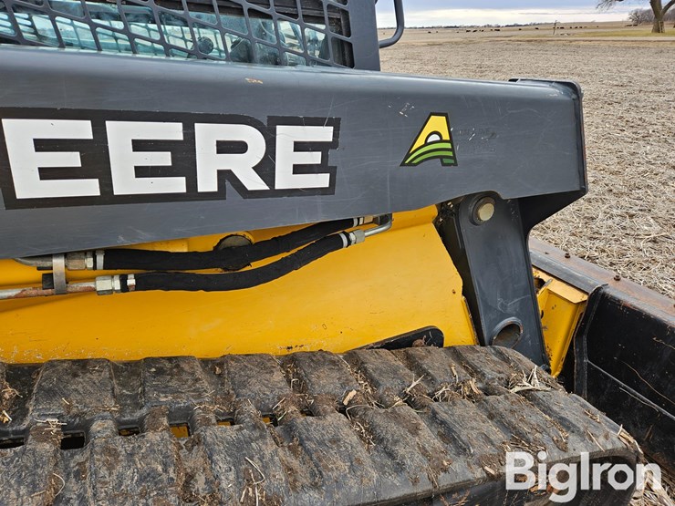 2012-deere-333d-image-16