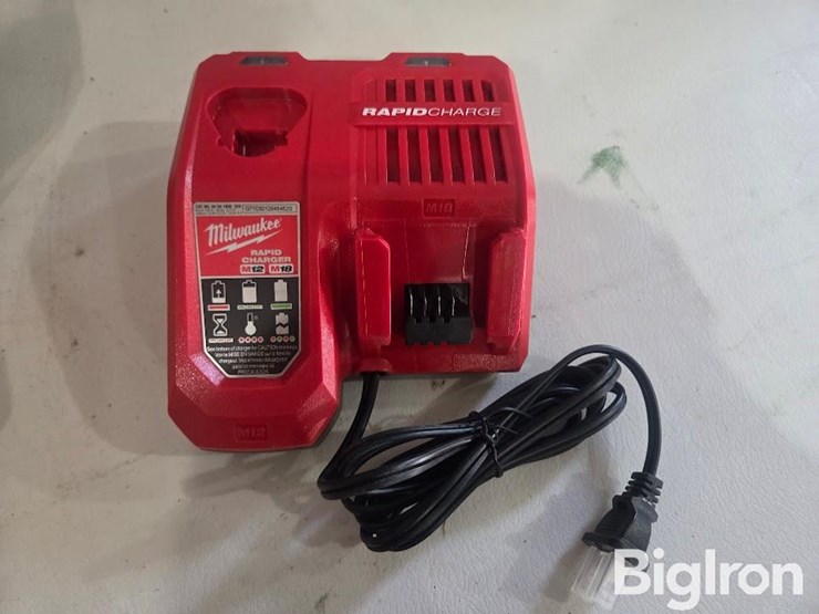 milwaukee-1"-square-ring-impact-wrench-image-9