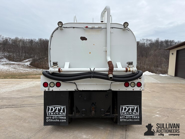 2009-sterling-l9500-image-6