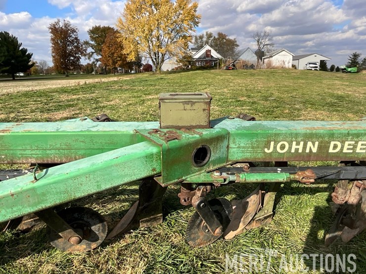 john-deere-2810-image-14