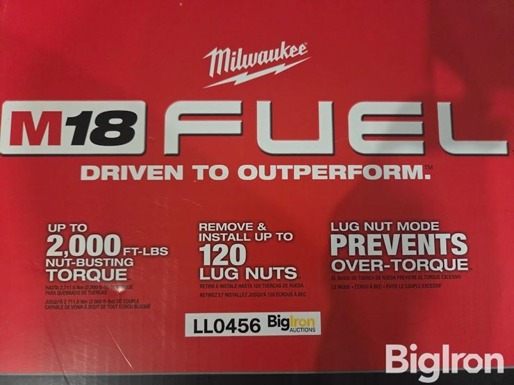 milwaukee-1"-battery-operated-impact-wrench-image-14