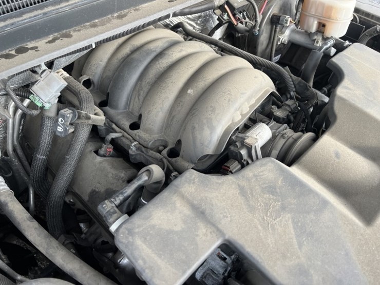 2016-chevrolet-suburban-image-12