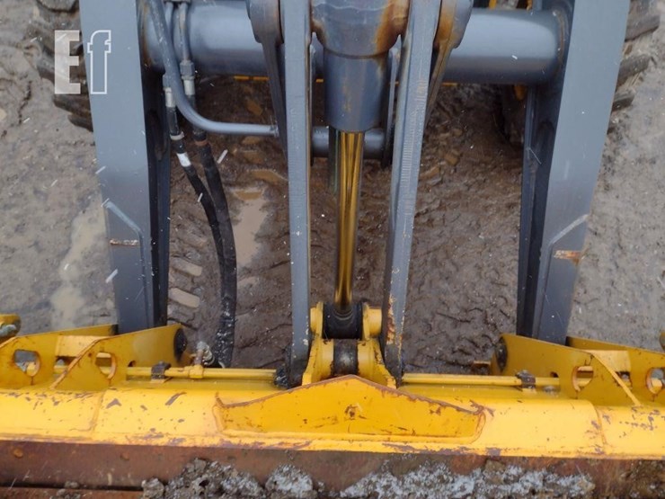 2010-deere-310j-image-13