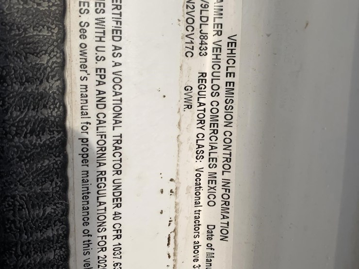 2020-freightliner-coronado-122-sd-image-12