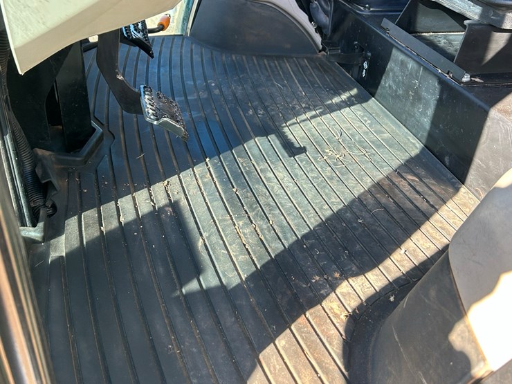 2020-john-deere-5100e-image-21