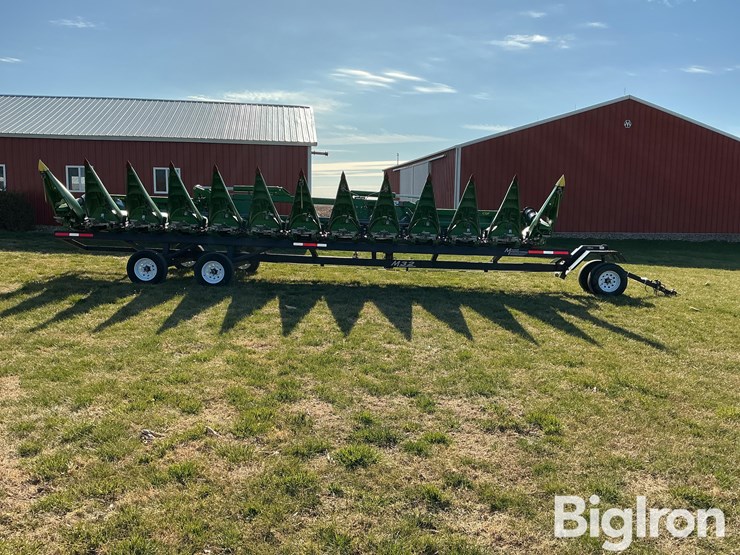 2024-john-deere-c12f-image-2