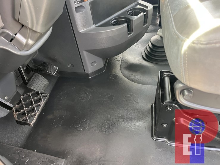 2015-mack-pinnacle-chu613-image-15