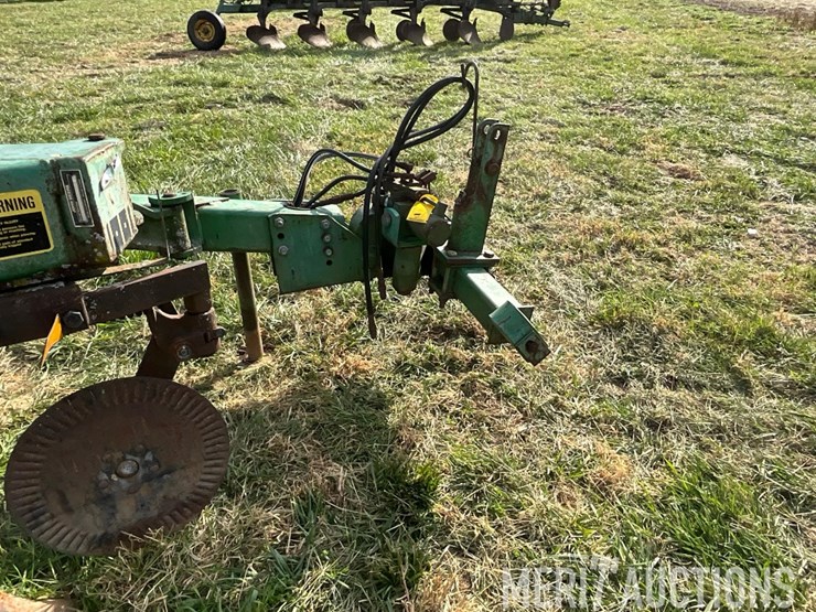 john-deere-2810-image-34