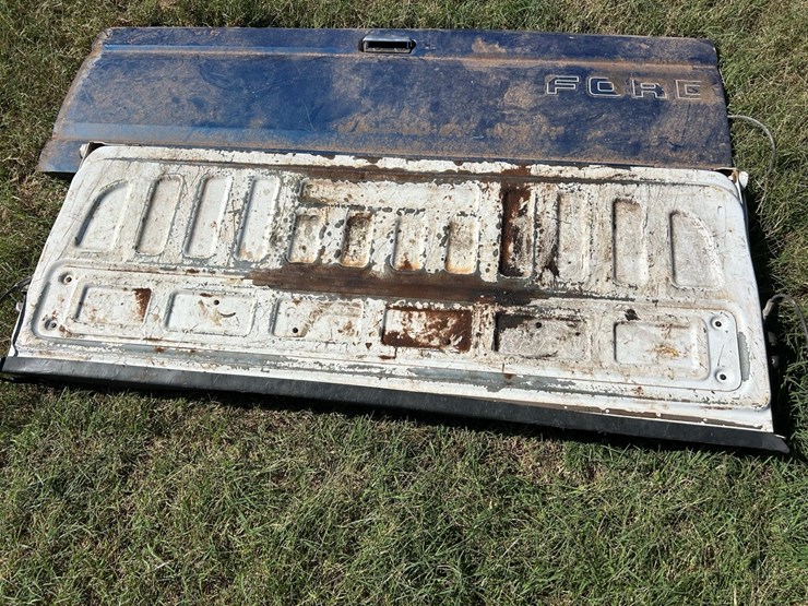 #61-•-chevrolet-tailgate-image-4