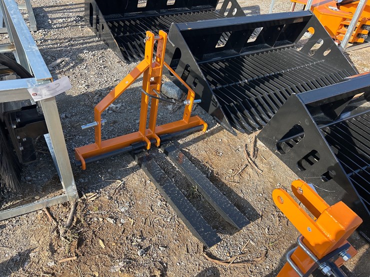 #61-•-small-3pt-pallet-forks-image-1