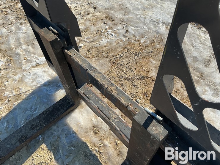 2015-melecio-4'-skid-loader-mount-pallet-forks-image-14