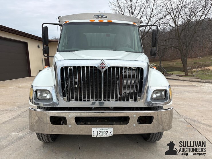 2004-international-7400-image-2