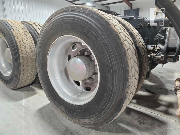 2008-peterbilt-386-image-28